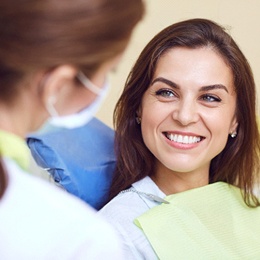 A dentist talking to a female patient about her smile